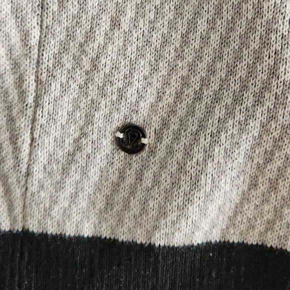 Lululemon L - BLck and Gray Striped Sweater - Picture 4 of 13